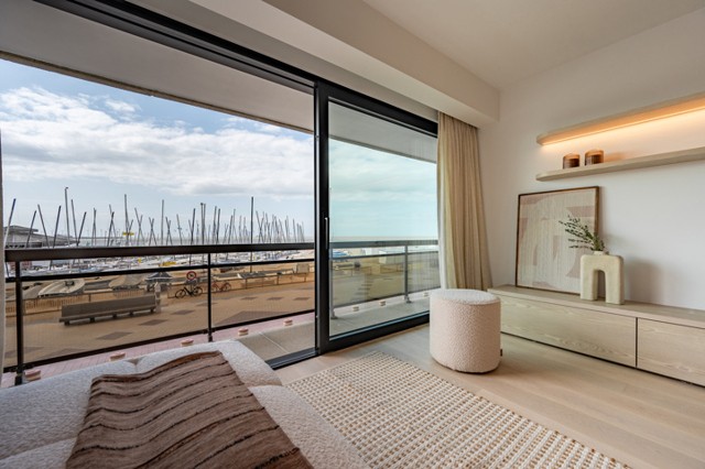 Appartement luxueux sur la digue de mer de Duinbergen. 
